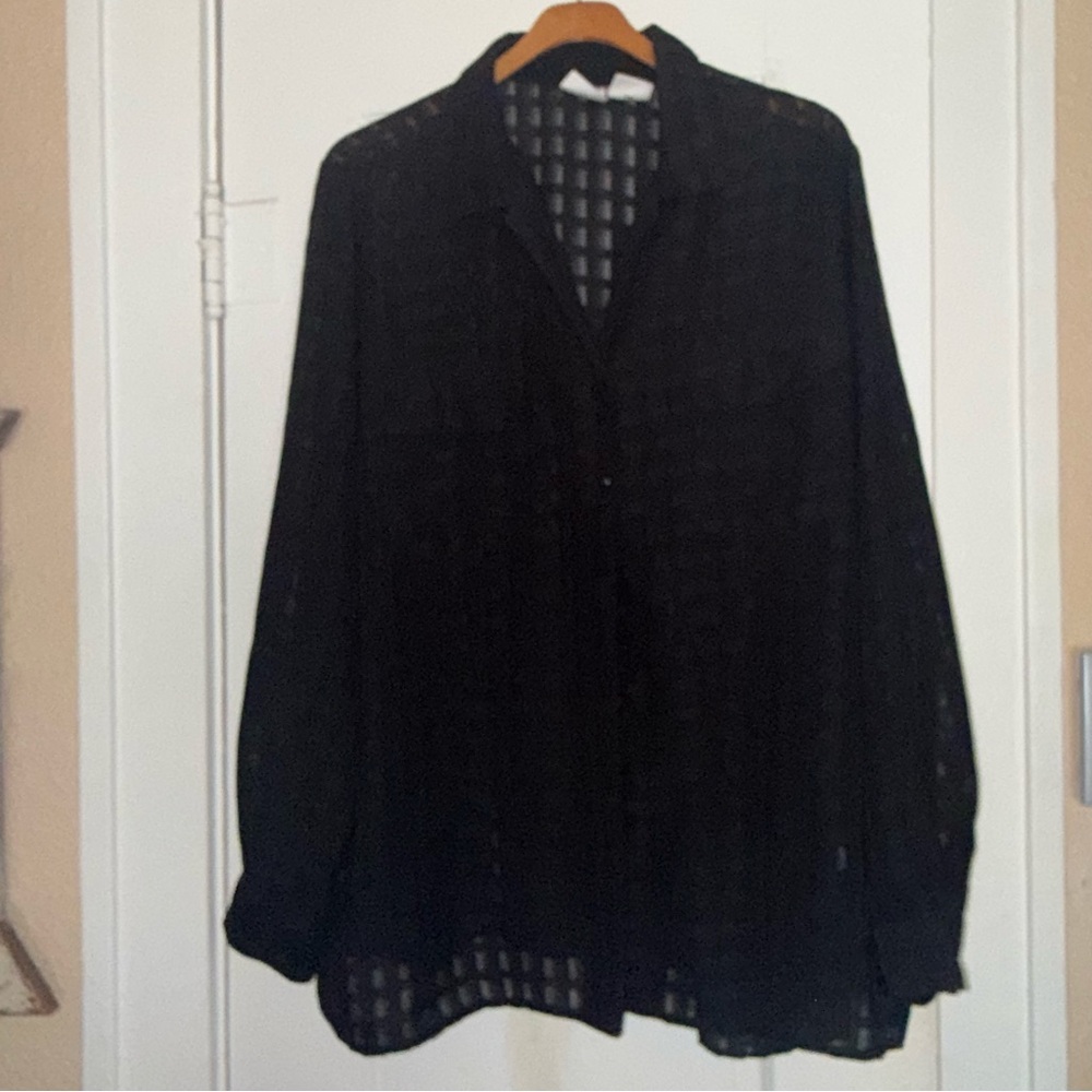 Liz Baker Black Sheer Covered Button 2 Pocket Front Long Sleeve Top